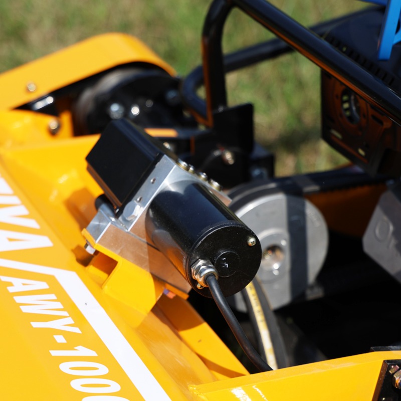AWY-800S PRO 80cm Gasoline Crawler Remote Control Flail Mower detail image 1