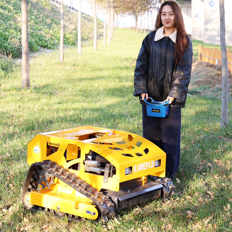 AWY-550H Remote Control Crawler Lawn Mower (Loncin Engine / 45° Slope / 500m Remote Range) gallery image 4