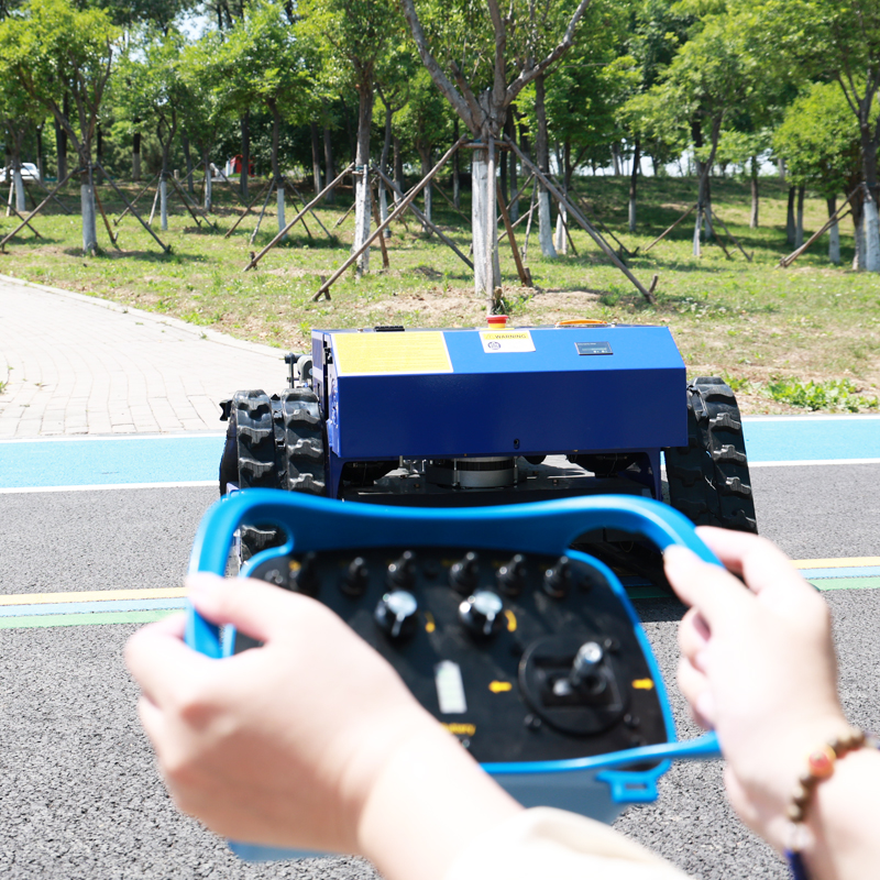 AWY-550 Commercial 224CC Remote-Controlled Tracked Lawn Mower | 550mm Cutting Width | 500m Remote Range gallery image 2